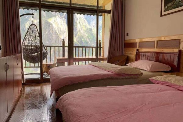 虎跳峡中途客栈预订价格,联系电话位置地址【携程酒店】