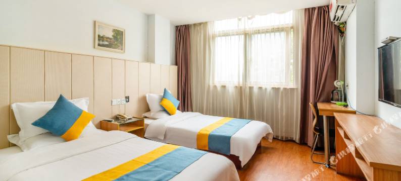 乐程假日酒店(盐城宝龙广场万达店)图片