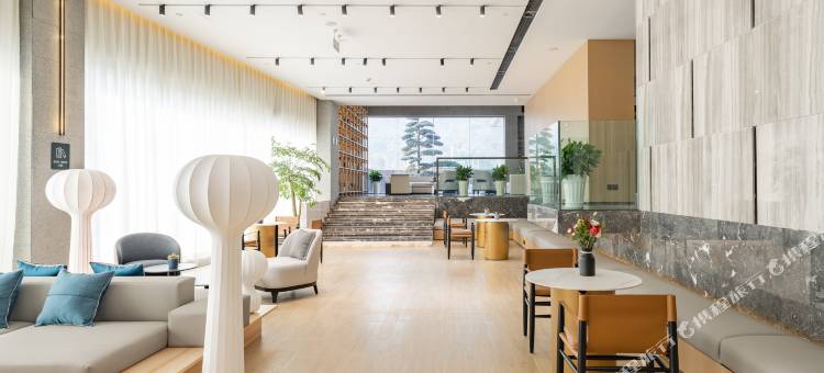 重庆西站站前广场亚朵酒店图片