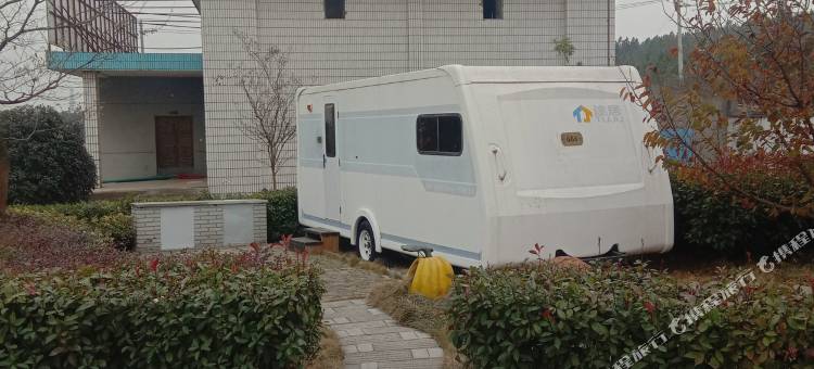 鸣鹿堂房车露营地图片