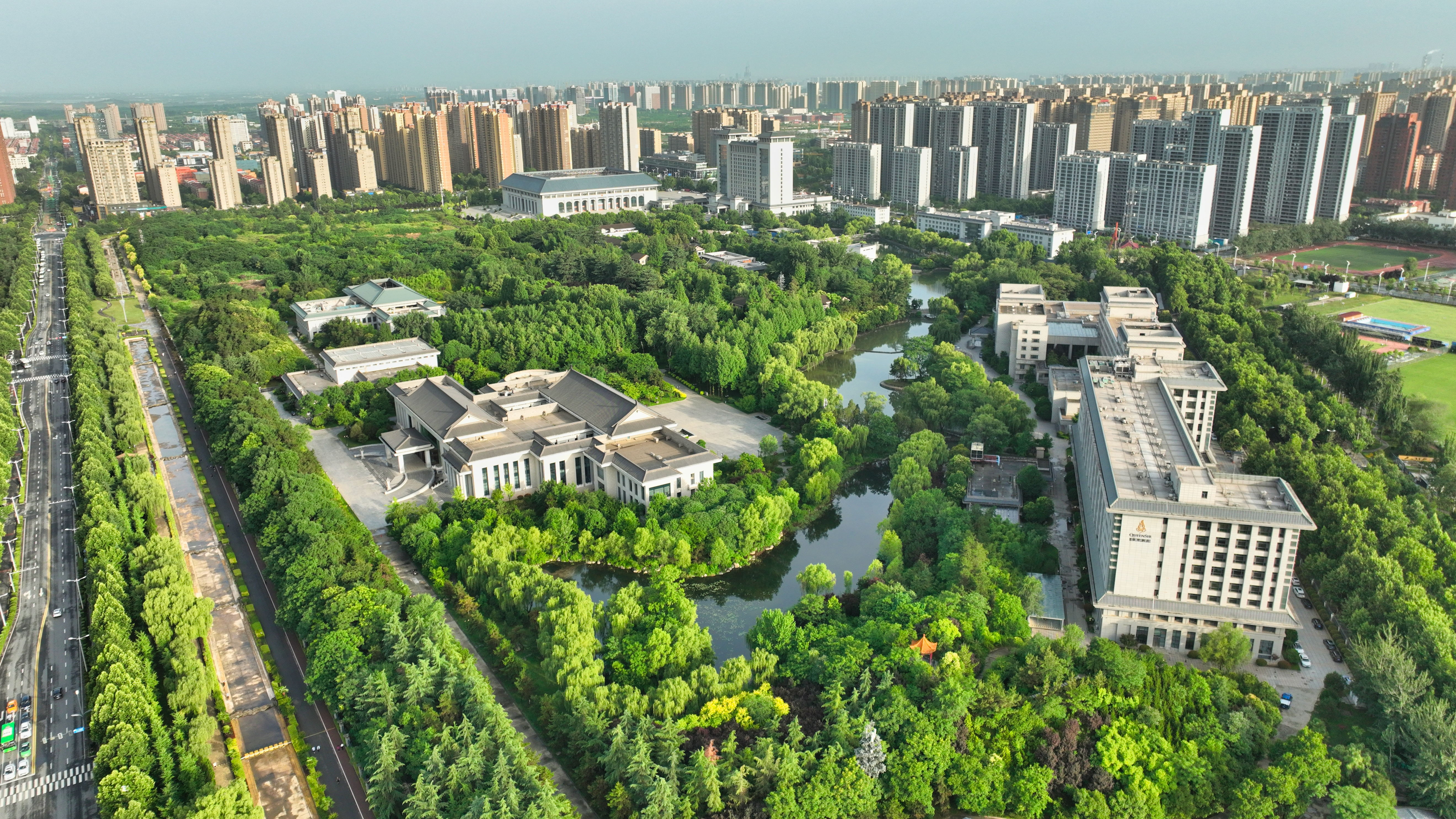 Grand Shaanxi HotelOver view