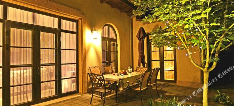 沐光里海边民宿(孤独图书馆礼堂店)图片