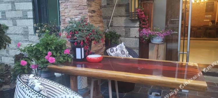 稻城亚丁圣吉酒店图片