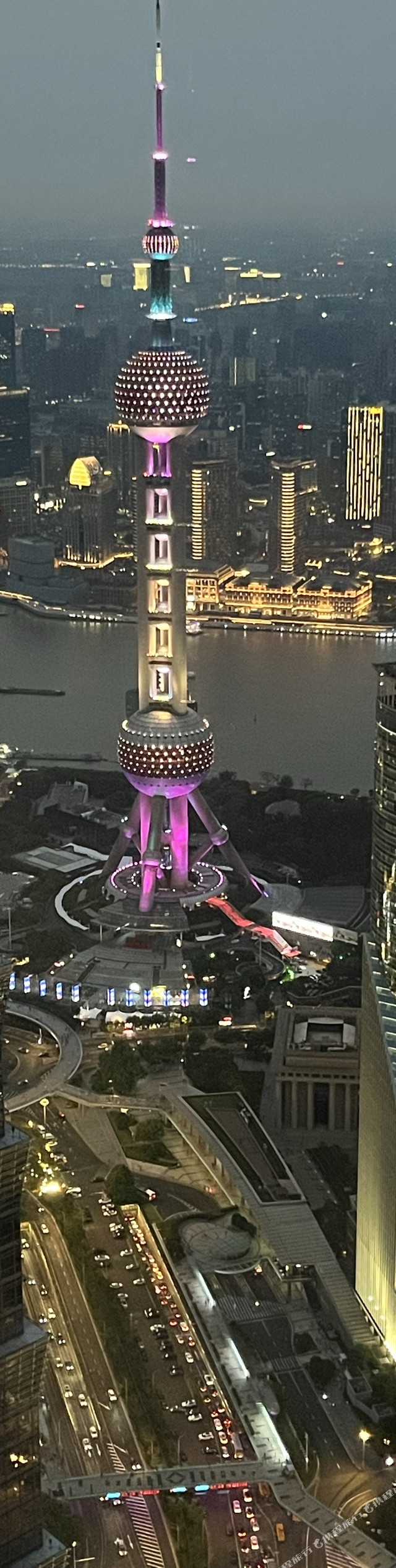 从楼下的保安师傅周到停车引导,就开始了顺_柏悦酒店上海打卡