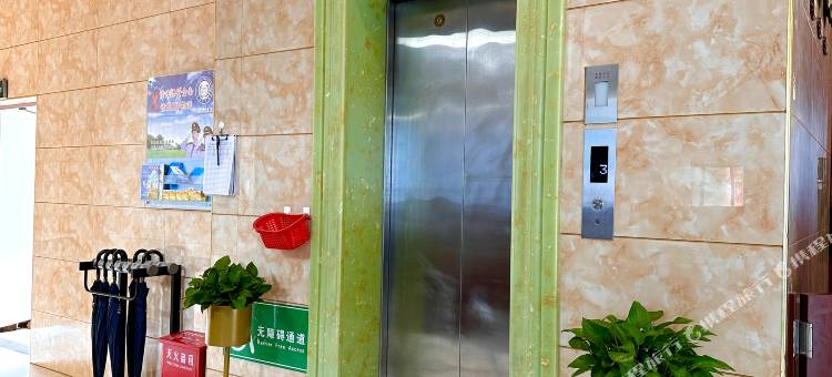 陇川鑫方圆大酒店(民族步行街店)图片