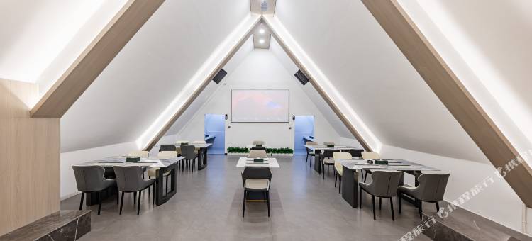 临沧雅斯玉璟酒店(玉龙湖公园佤文化广场店)图片