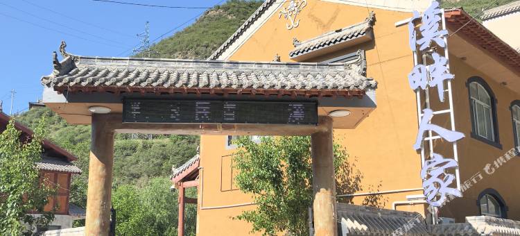 溪畔人家图片