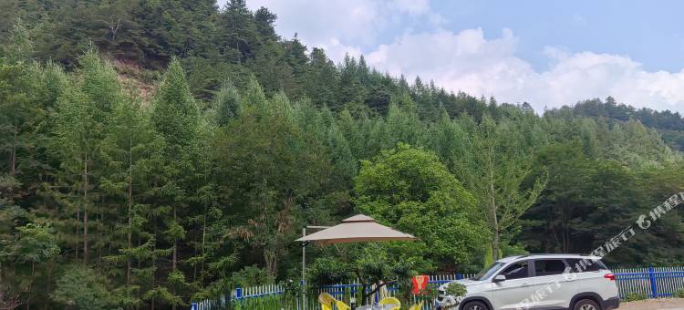 麦积山石窟半庭别院图片