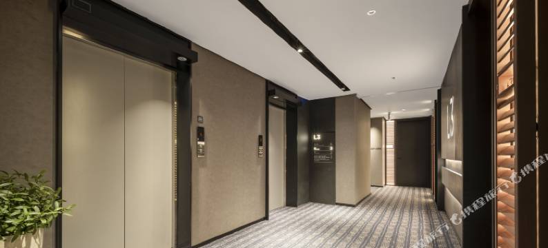 上海南京西路人民广场地铁站轻居酒店图片