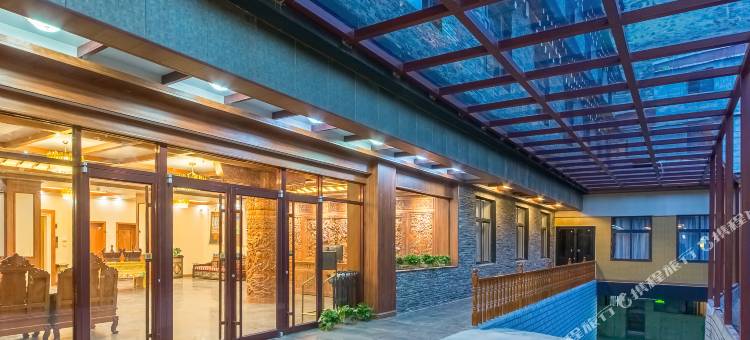 稻城亚丁明宇丽呈别院图片