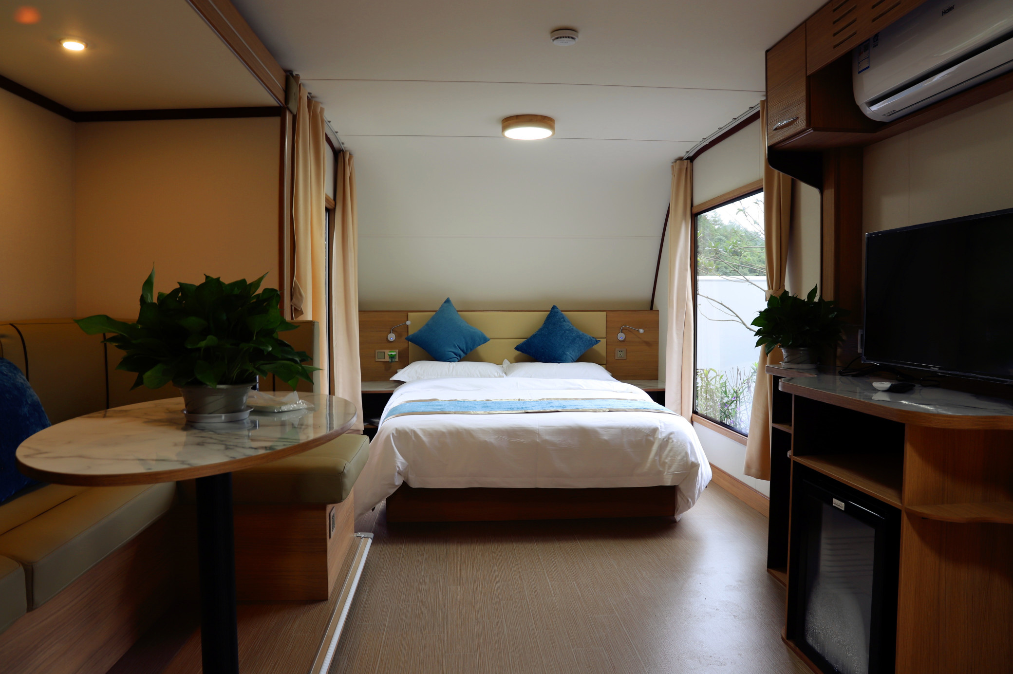 Sanbai Mountain Town Yingcui Lake Tribe Hotel Over view