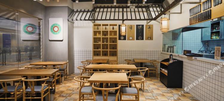 海上云来酒店(磨西镇海螺沟冰川森林公园游客中心店)图片