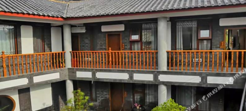 Alley半山雪·旷野雪山丨隐秘野奢观景民宿(雪嵩村玉湖店)图片
