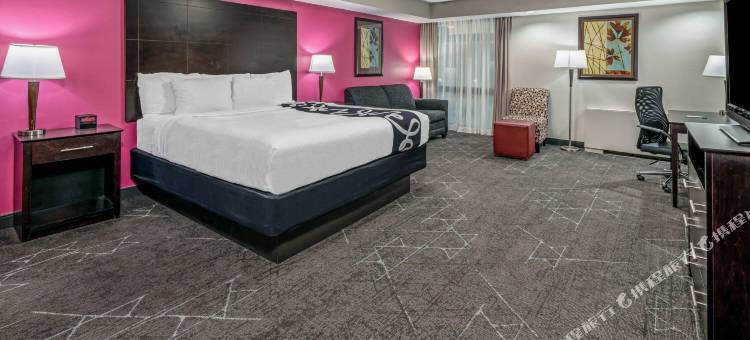 达拉斯I-35胡桃山道拉昆塔温德姆套房酒店(La Quinta Inn & Suites by Wyndham Dallas I-35 Walnut Hill Ln)图片