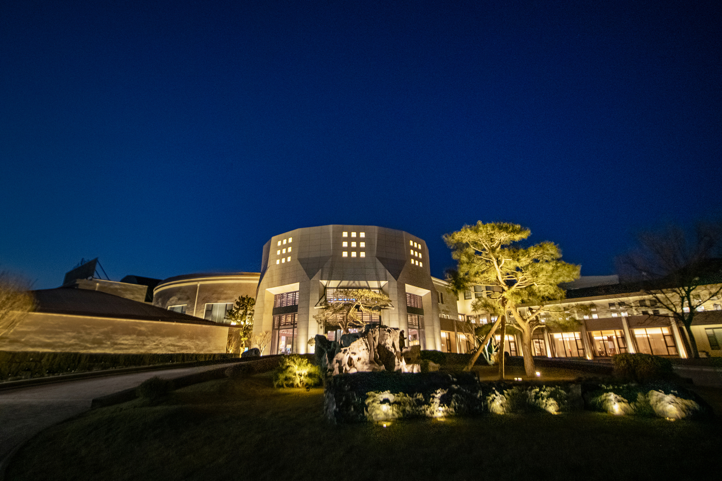 Beijing Placid Lake Resort Hotel Over view