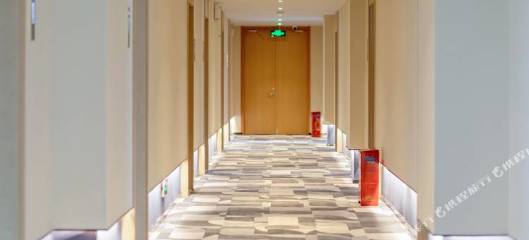 兰欧尚品酒店(青岛金沙滩薛家岛地铁站店)图片