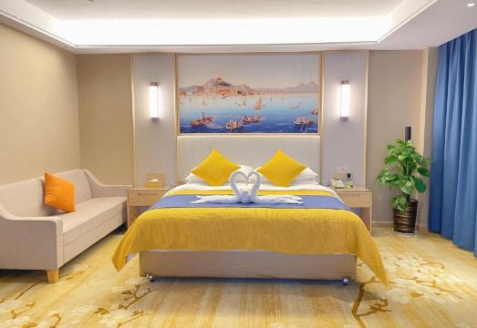 Vienna Hotel (Qiyang High-speed Railway Station) Hotel Overview