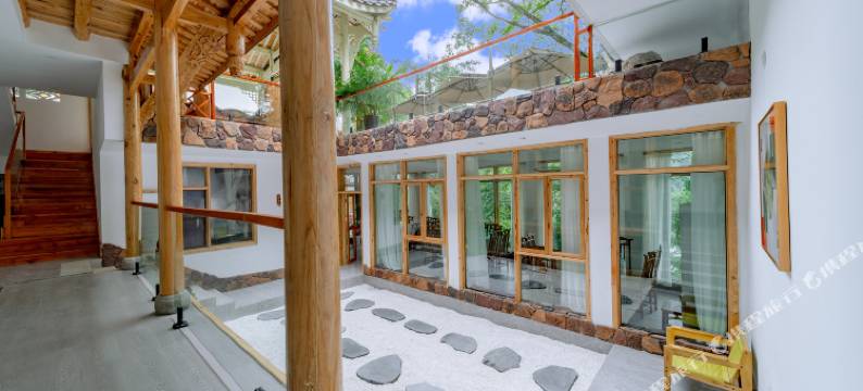 青城山山里山秘境森林温泉酒店图片