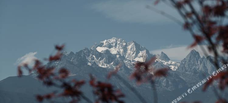 纳主·空中庭院设计师雪山观景民宿(丽江城日照金山店)图片