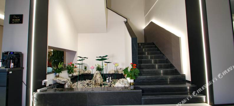 智翔恒悦主题酒店(城市学院店)图片