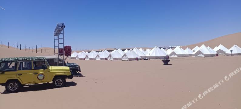 沙漠星光露营地图片