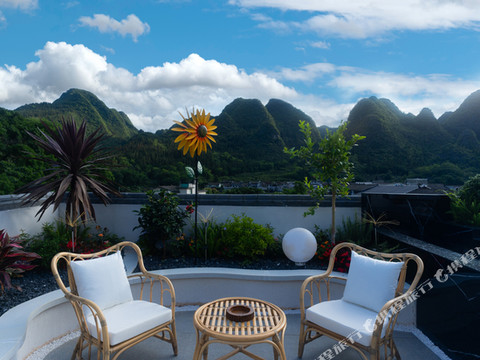 兴义市万峰林妙峰阁精品民宿