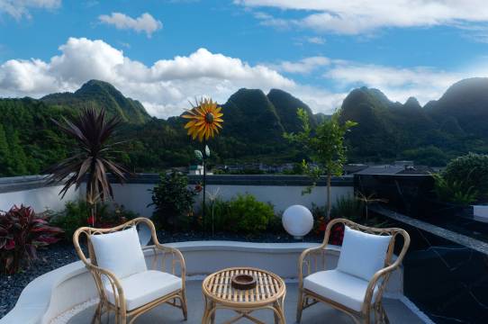 兴义市万峰林妙峰阁精品民宿