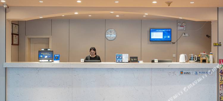 派酒店(西安明城墙和平门地铁站店)图片