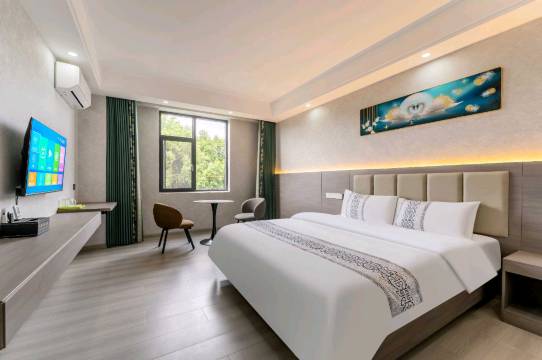 芒市华晨商务酒店(芒市机场店)