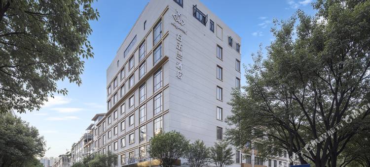 白玉兰酒店(平南中心广场店)图片