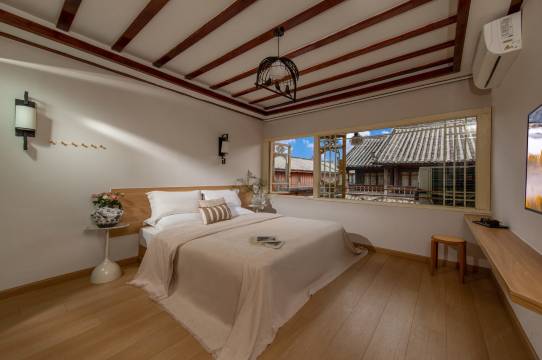 丽江犬喵の物语艺术民宿