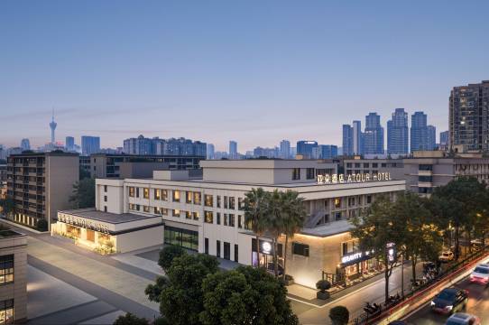 成都万象城双桥路地铁站亚朵酒店