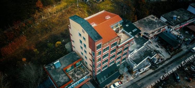 97号动车驿站(柞水营盘镇朱家湾村店)图片