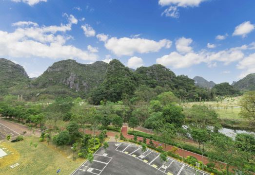 Yijing Guanlan HotelHotel Overview