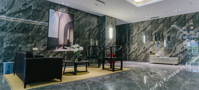 鑫霖酒店(郑州中州大道七里河地铁站店)图片