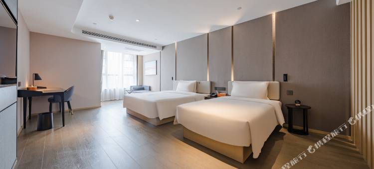 平湖东湖体育馆亚朵酒店图片