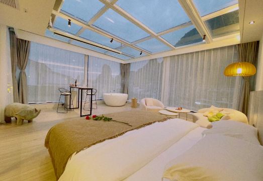 Yangshuo Yikesu Hotel (Yulonghe Shanshui Avenue Branch) Hotel Overview