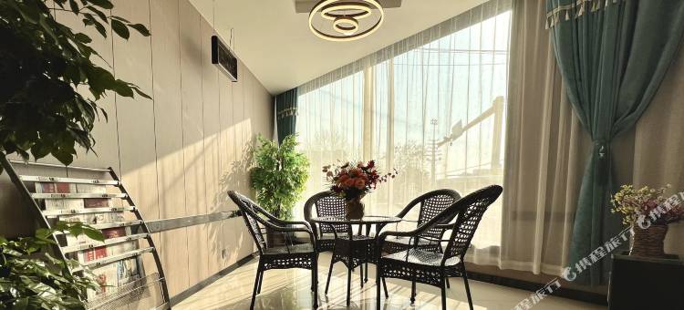 亚瑞青居酒店(邹城欧陆商城店)图片