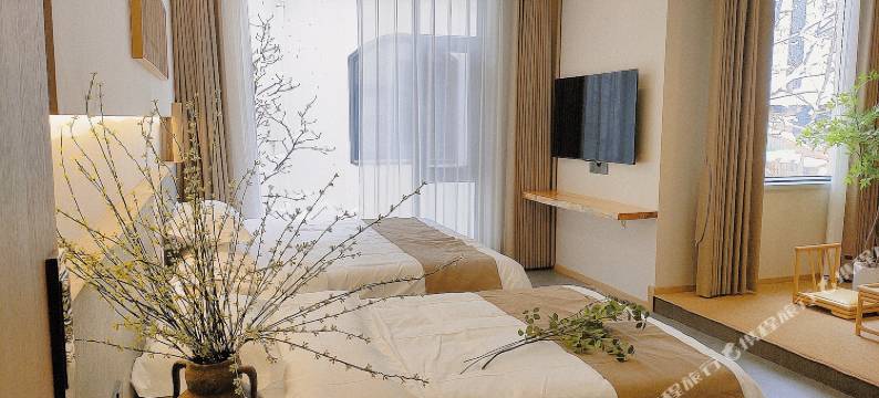 山前月下民宿(老君山店)图片