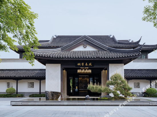 天鹅湾·湖畔春风别苑