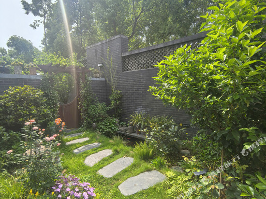 慢漫·Slow time茶韵·亲子度假美宿(婺源高铁站弦高古城店)