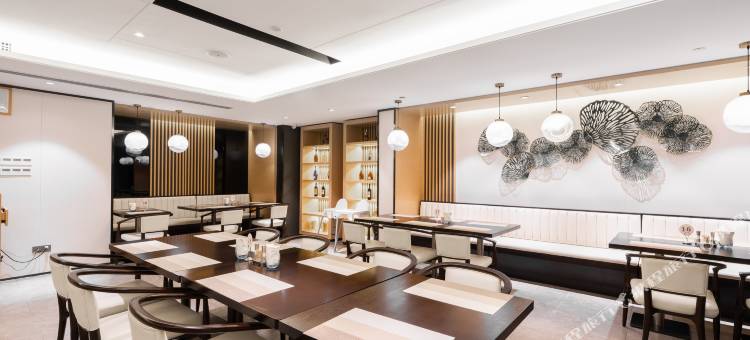 丽呈朗誉酒店(茂名信宜教育城流云阁观光塔店)图片