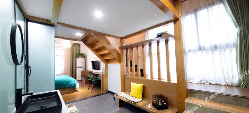 由里美居·智慧酒店(都江堰风景区南桥步行街店)图片