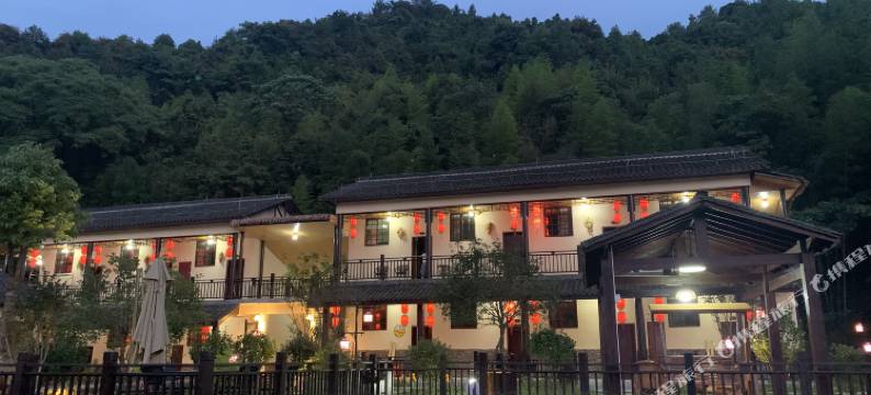 客且留下莲心驿图片