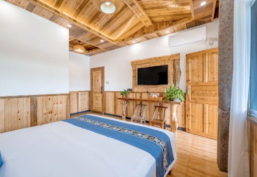 Furong Town Waterfall View Inn Hotel Overview