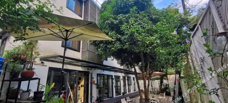 南岸晓风精品民宿(西湖店)图片