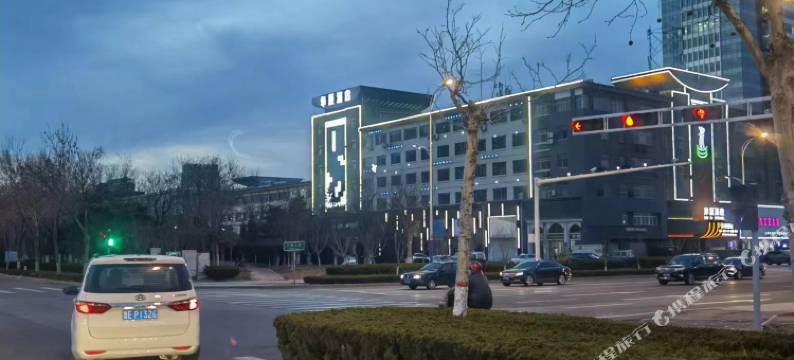 华辰电竞轻奢酒店(东营西城万达广场店)图片