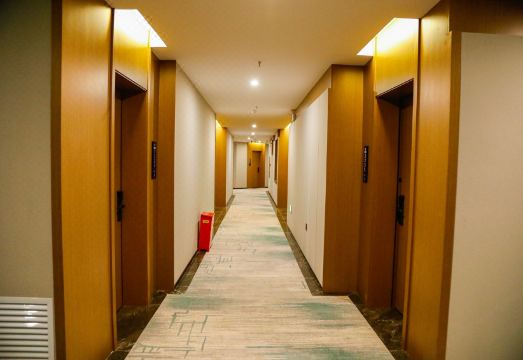 Xiangyue Hotel (Wanhe Square County Government Branch) Hotel Overview