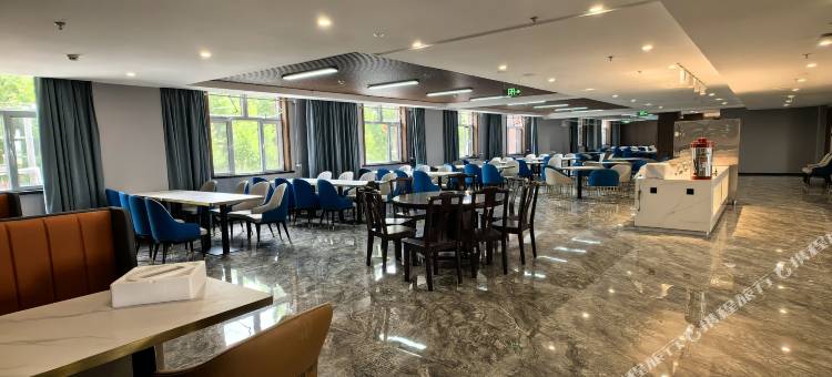 阿拉尔曼雅酒店图片