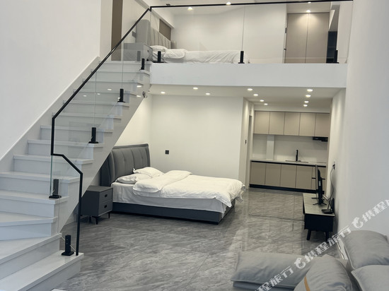 拾光精品公寓酒店(万达广场技师学院店)